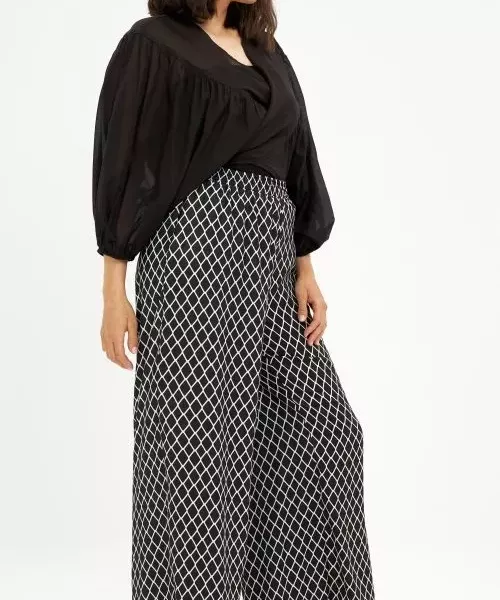 20628101-black-31.webp