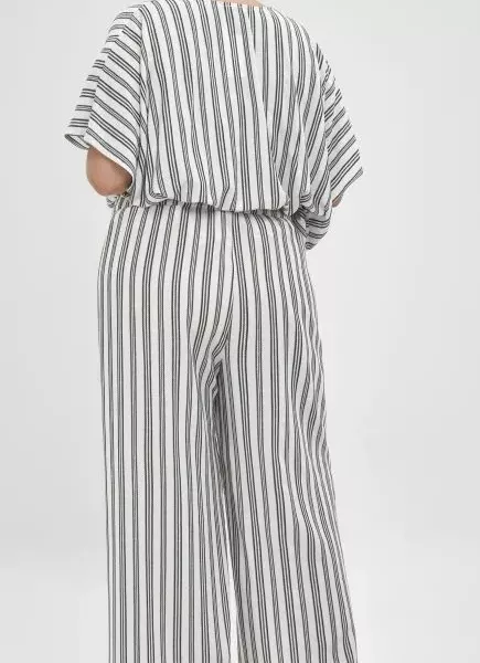20718101-white-black-4-1.webp