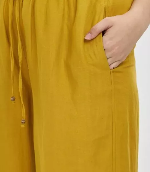 20898101-pale-yellow-4-1.webp
