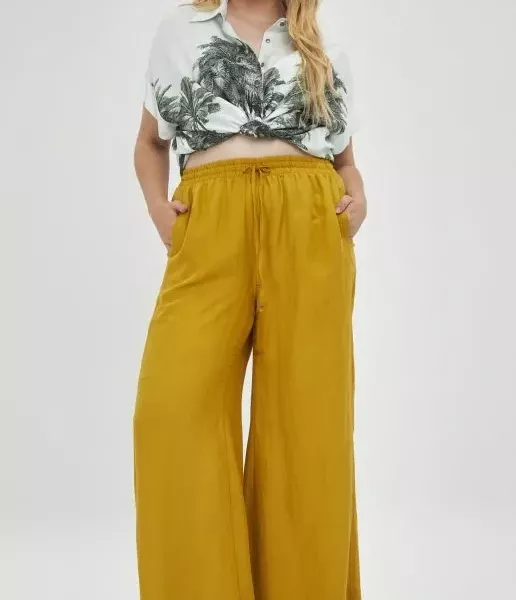 20898101-pale-yellow-5-1.webp