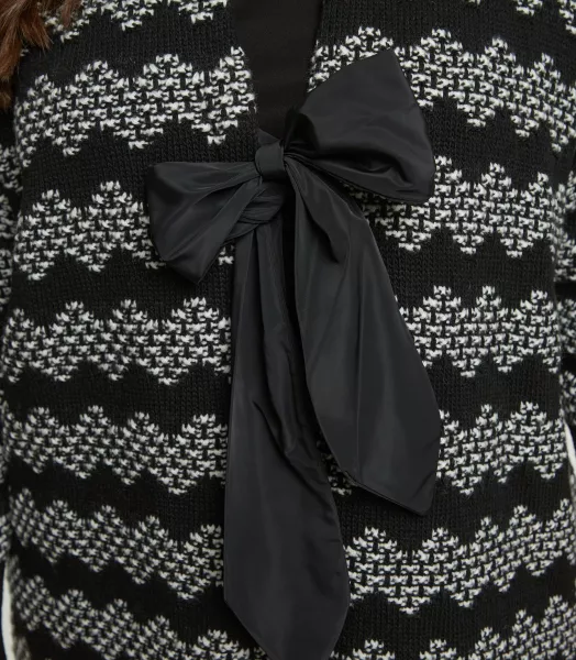 50318401-black-6.webp
