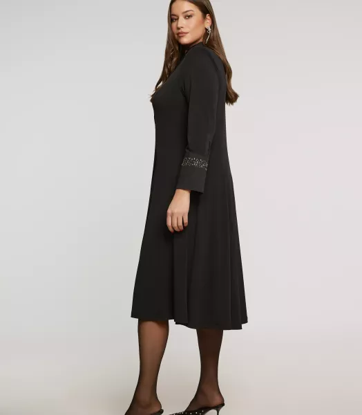 70668401-black-3.webp