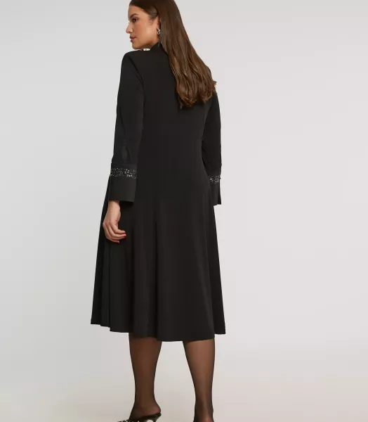 70668401-black-4.webp