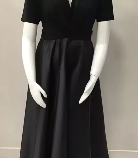 Robe cocktail unie noire 